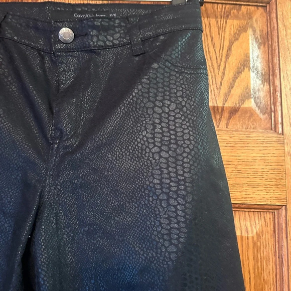 Black snakeskin look jeans - Picture 4 of 4